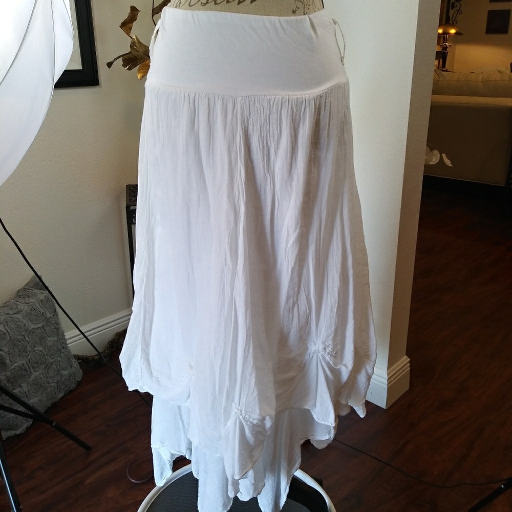 Krisp Long White Skirt. Hi/Lo. Sz. Sm/Med.